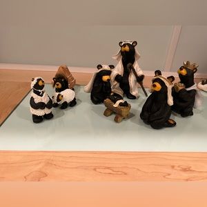 Big Sky Carvers Bearfoots Bear Nativity Scene. Numbered collectibles.